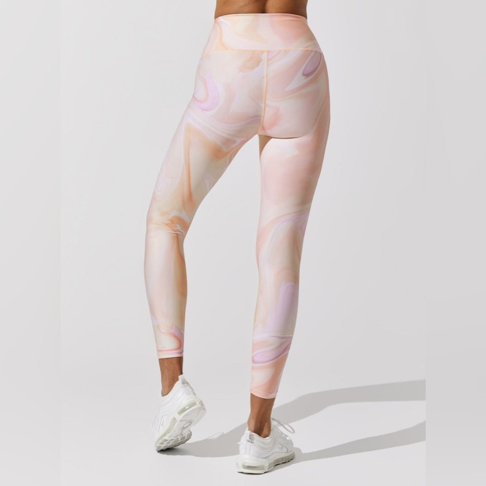 Carbon 38 Printed High Rise 7/8 Leggings in Warped Marble - Picture 3 of 10